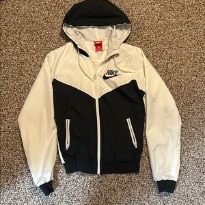 Nike Women Black/Cream White Hooded Jacket. Size small. NWOT